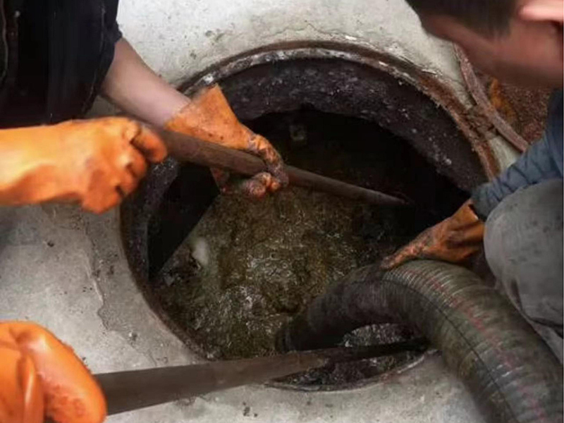 怀柔清理化粪池时如何避免沼气的危害？